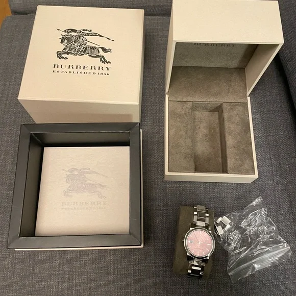 🌸BURBERRY WATCH - ROSE GOLD FACE - Picture 3 of 8